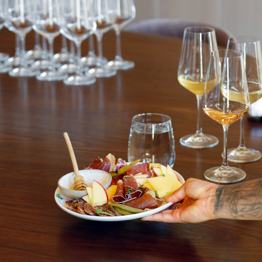 Bubbles & Bites: Sparkling Wine & Seasonal Bites – Benjamin Bridge
